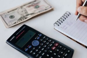 calculatrice, dollars, carnet de note