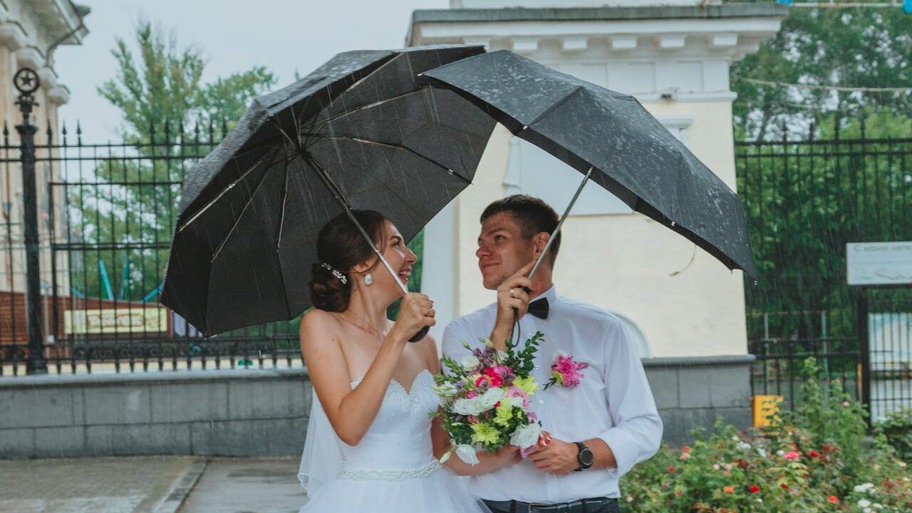 mariage sous la pluie